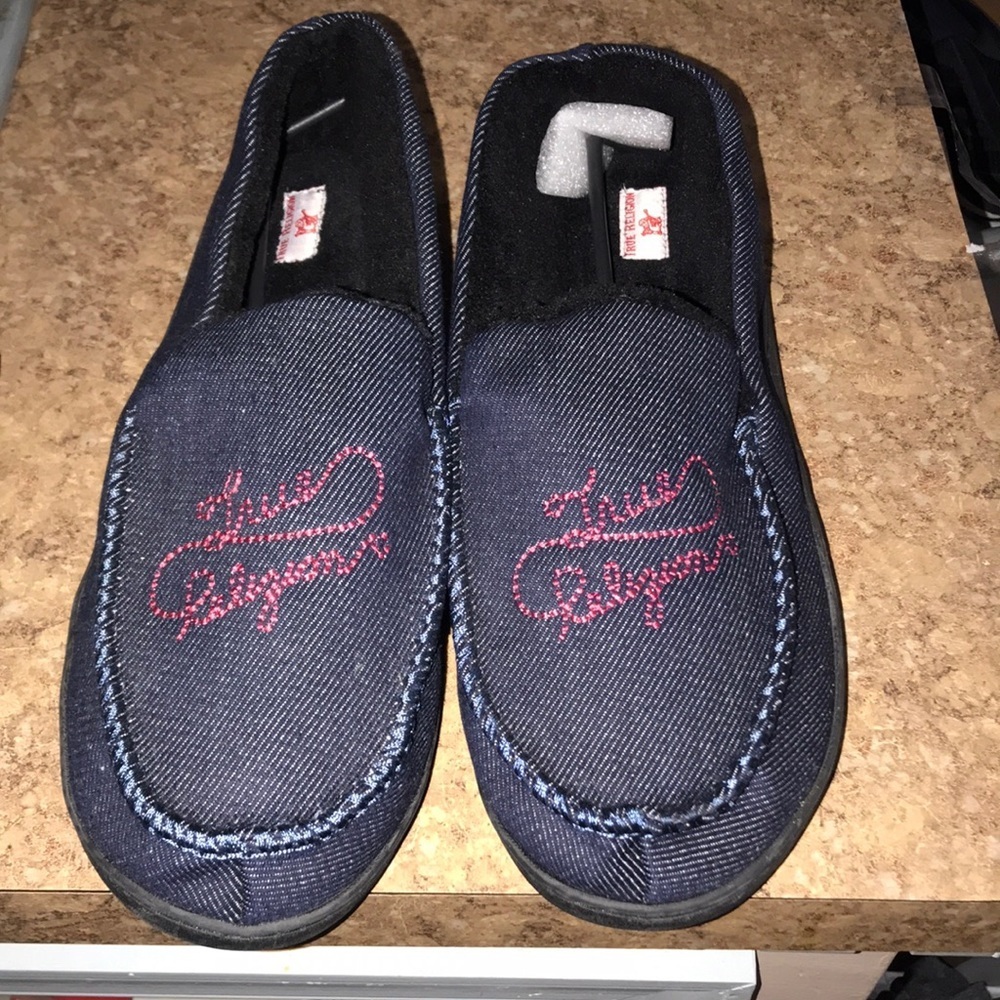 NWOT Men’s True Religion Slippers